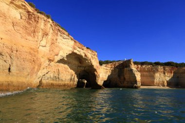 Portekiz 'in güneyinde yer alan bir idari bölge olan Algarve sahili manzarası