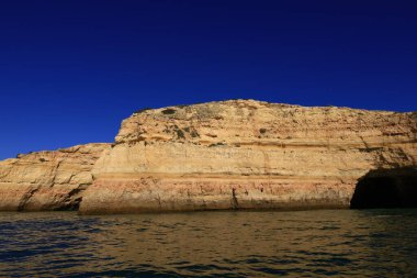 Portekiz 'in güneyinde yer alan bir idari bölge olan Algarve sahili manzarası