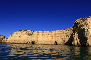 Portekiz 'in güneyinde yer alan bir idari bölge olan Algarve sahili manzarası