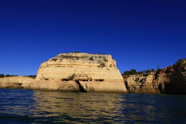Portekiz 'in güneyinde yer alan bir idari bölge olan Algarve sahili manzarası