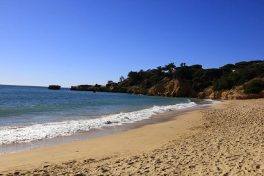 Portekiz 'in güneyinde yer alan bir idari bölge olan Algarve sahili manzarası