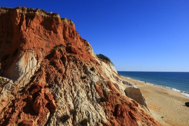 Portekiz 'in güneyinde yer alan bir idari bölge olan Algarve sahili manzarası