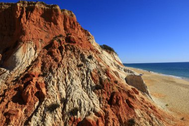 Portekiz 'in güneyinde yer alan bir idari bölge olan Algarve sahili manzarası