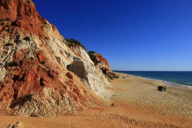 Portekiz 'in güneyinde yer alan bir idari bölge olan Algarve sahili manzarası
