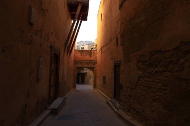  Fes, Fas 'ın kuzeyindeki Fas-Meknes yönetim bölgesinin başkentidir..