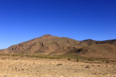 Fas 'taki Haut Atlas Oriental Ulusal Parkı' nın dağdaki görüntüsü. Doğu Yüksek Atlas Dağları 'nın içinde ve yakınında 49.000 hektarlık bir alanı kaplıyor