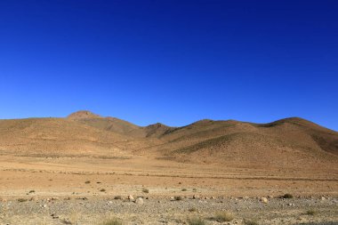 Fas 'taki Haut Atlas Oriental Ulusal Parkı' nın dağdaki görüntüsü. Doğu Yüksek Atlas Dağları 'nın içinde ve yakınında 49.000 hektarlık bir alanı kaplıyor