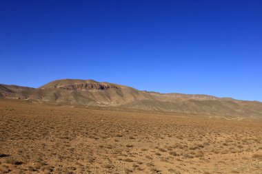 Fas 'taki Haut Atlas Oriental Ulusal Parkı' nın dağdaki görüntüsü. Doğu Yüksek Atlas Dağları 'nın içinde ve yakınında 49.000 hektarlık bir alanı kaplıyor