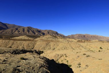 Fas 'taki Haut Atlas Oriental Ulusal Parkı' nın dağdaki görüntüsü. Doğu Yüksek Atlas Dağları 'nın içinde ve yakınında 49.000 hektarlık bir alanı kaplıyor