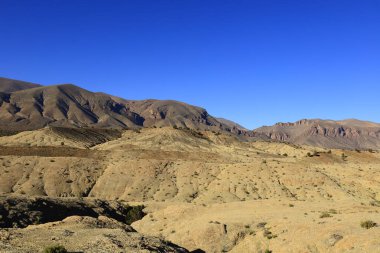 Fas 'taki Haut Atlas Oriental Ulusal Parkı' nın dağdaki görüntüsü. Doğu Yüksek Atlas Dağları 'nın içinde ve yakınında 49.000 hektarlık bir alanı kaplıyor