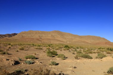 Fas 'taki Haut Atlas Oriental Ulusal Parkı' nın dağdaki görüntüsü. Doğu Yüksek Atlas Dağları 'nın içinde ve yakınında 49.000 hektarlık bir alanı kaplıyor