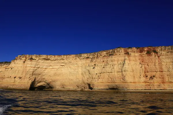 Portekiz 'in güneyinde yer alan bir idari bölge olan Algarve sahili manzarası