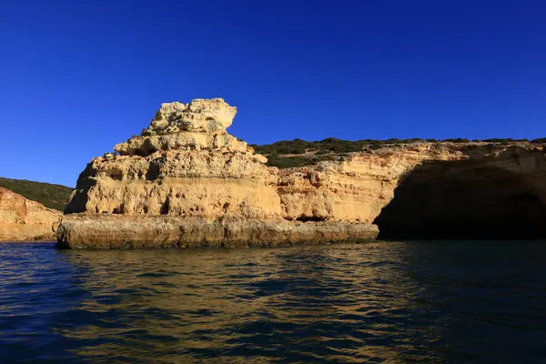 Portekiz 'in güneyinde yer alan bir idari bölge olan Algarve sahili manzarası