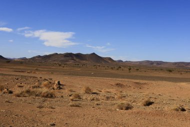 Fas 'taki Haut Atlas Oriental Ulusal Parkı' nın dağdaki görüntüsü. Doğu Yüksek Atlas Dağları 'nın içinde ve yakınında 49.000 hektarlık bir alanı kaplıyor