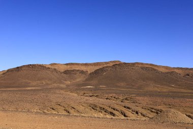 Fas 'taki Haut Atlas Oriental Ulusal Parkı' nın dağdaki görüntüsü. Doğu Yüksek Atlas Dağları 'nın içinde ve yakınında 49.000 hektarlık bir alanı kaplıyor