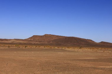 Fas 'taki Haut Atlas Oriental Ulusal Parkı' nın dağdaki görüntüsü. Doğu Yüksek Atlas Dağları 'nın içinde ve yakınında 49.000 hektarlık bir alanı kaplıyor