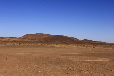 Fas 'taki Haut Atlas Oriental Ulusal Parkı' nın dağdaki görüntüsü. Doğu Yüksek Atlas Dağları 'nın içinde ve yakınında 49.000 hektarlık bir alanı kaplıyor