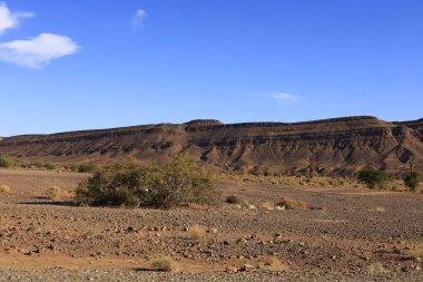 Fas 'taki Haut Atlas Oriental Ulusal Parkı' nın dağdaki görüntüsü. Doğu Yüksek Atlas Dağları 'nın içinde ve yakınında 49.000 hektarlık bir alanı kaplıyor