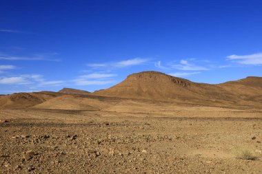 Fas 'taki Haut Atlas Oriental Ulusal Parkı' nın dağdaki görüntüsü. Doğu Yüksek Atlas Dağları 'nın içinde ve yakınında 49.000 hektarlık bir alanı kaplıyor