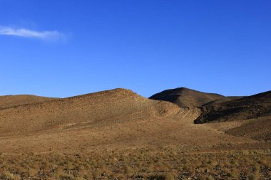 Fas 'taki Haut Atlas Oriental Ulusal Parkı' nın dağdaki görüntüsü. Doğu Yüksek Atlas Dağları 'nın içinde ve yakınında 49.000 hektarlık bir alanı kaplıyor