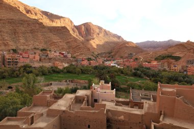 Todgha Vadisi, Fas 'taki Yüksek Atlas Dağları' nın doğu kesiminde Tinerhir kasabası yakınlarında yer alan bir dizi kireçtaşı nehir kanyonudur.