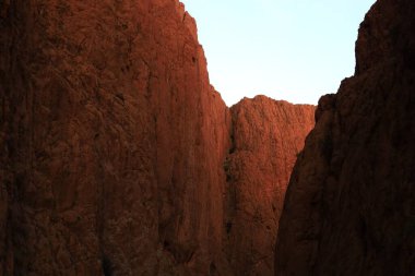Todgha Vadisi, Fas 'taki Yüksek Atlas Dağları' nın doğu kesiminde Tinerhir kasabası yakınlarında yer alan bir dizi kireçtaşı nehir kanyonudur.