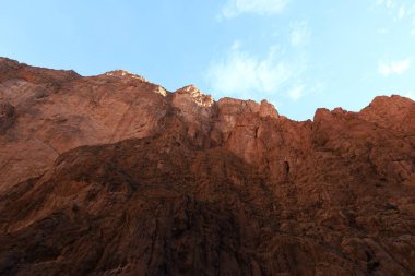 Todgha Vadisi, Fas 'taki Yüksek Atlas Dağları' nın doğu kesiminde Tinerhir kasabası yakınlarında yer alan bir dizi kireçtaşı nehir kanyonudur.