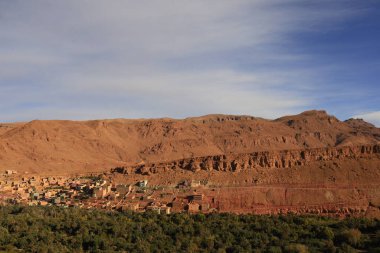 Fas 'taki Haut Atlas Doğu Ulusal Parkı' ndaki bir köye bakın..