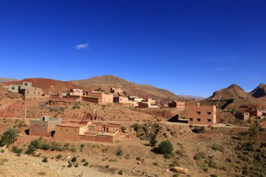 Fas 'taki Haut Atlas Doğu Ulusal Parkı' ndaki bir köye bakın..