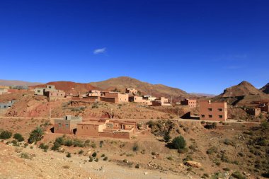 Fas 'taki Haut Atlas Doğu Ulusal Parkı' ndaki bir köye bakın..