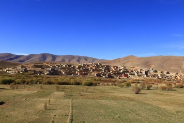 Fas 'taki Haut Atlas Doğu Ulusal Parkı' ndaki bir köye bakın..