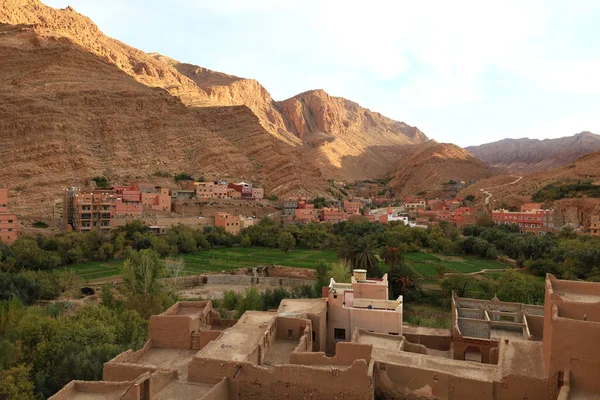 Todgha Vadisi, Fas 'taki Yüksek Atlas Dağları' nın doğu kesiminde Tinerhir kasabası yakınlarında yer alan bir dizi kireçtaşı nehir kanyonudur.