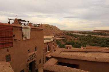 Ait Benhaddou, Fas 'taki Sahra ve Marakeş arasındaki eski kervan rotası boyunca yer alan tarihi bir çar.