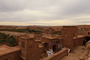 Fas 'taki Sahra ve Marakeş arasındaki eski kervan güzergahı boyunca Ait Benhaddou' dan görüntü.