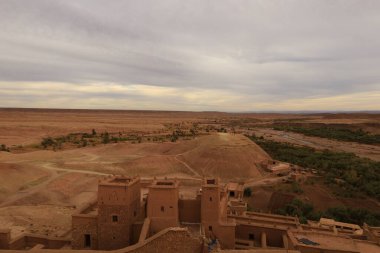 Fas 'taki Sahra ve Marakeş arasındaki eski kervan güzergahı boyunca Ait Benhaddou' dan görüntü.