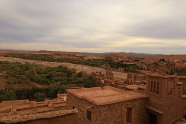 Fas 'taki Sahra ve Marakeş arasındaki eski kervan güzergahı boyunca Ait Benhaddou' dan görüntü.