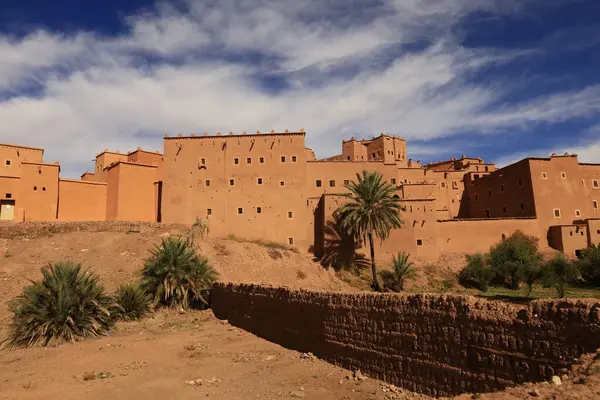 Ouarzazate, Fas 'ın orta kesiminde, Draa-Tafilalet bölgesinde, Ouarzazate ilinin merkezi kent..