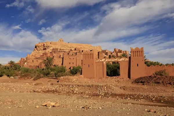 Ait Benhaddou, Fas 'taki Sahra ve Marakeş arasındaki eski kervan rotası boyunca yer alan tarihi bir çar.