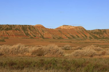 Bardenas Reales, İspanya 'da, Navarre' ın güneydoğusunda 39.200 hektarlık bir alana sahip yarı çöl bölgesi.