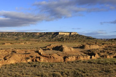 Bardenas Reales, İspanya 'da, Navarre' ın güneydoğusunda 39.200 hektarlık bir alana sahip yarı çöl bölgesi.