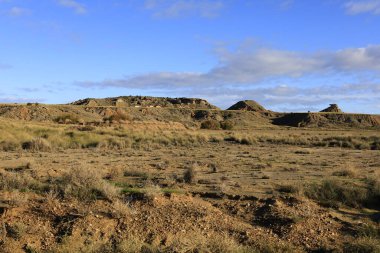 Bardenas Reales, İspanya 'da, Navarre' ın güneydoğusunda 39.200 hektarlık bir alana sahip yarı çöl bölgesi.