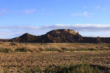 Bardenas Reales, İspanya 'da, Navarre' ın güneydoğusunda 39.200 hektarlık bir alana sahip yarı çöl bölgesi.