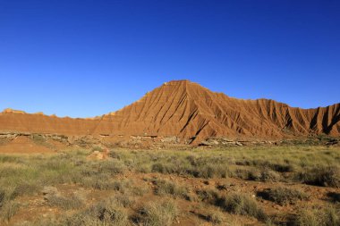 Bardenas Reales, İspanya 'da, Navarre' ın güneydoğusunda 39.200 hektarlık bir alana sahip yarı çöl bölgesi.