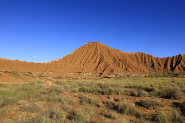 Bardenas Reales, İspanya 'da, Navarre' ın güneydoğusunda 39.200 hektarlık bir alana sahip yarı çöl bölgesi.