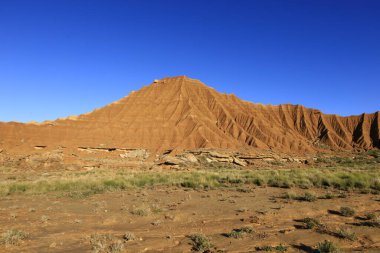 Bardenas Reales, İspanya 'da, Navarre' ın güneydoğusunda 39.200 hektarlık bir alana sahip yarı çöl bölgesi.