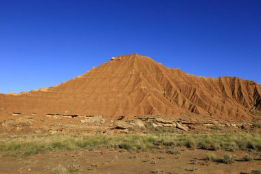 Bardenas Reales, İspanya 'da, Navarre' ın güneydoğusunda 39.200 hektarlık bir alana sahip yarı çöl bölgesi.