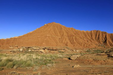 Bardenas Reales, İspanya 'da, Navarre' ın güneydoğusunda 39.200 hektarlık bir alana sahip yarı çöl bölgesi.