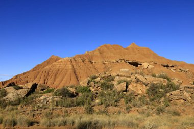 Bardenas Reales, İspanya 'da, Navarre' ın güneydoğusunda 39.200 hektarlık bir alana sahip yarı çöl bölgesi.