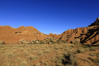 Bardenas Reales, İspanya 'da, Navarre' ın güneydoğusunda 39.200 hektarlık bir alana sahip yarı çöl bölgesi.