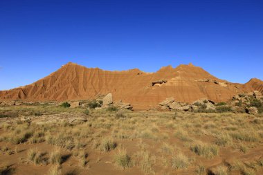 Bardenas Reales, İspanya 'da, Navarre' ın güneydoğusunda 39.200 hektarlık bir alana sahip yarı çöl bölgesi.